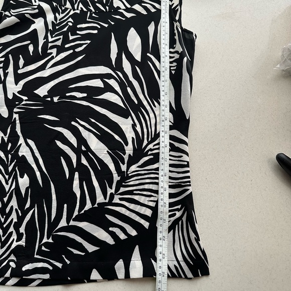 SoCa ST. JOHN silk set ( top and pants) - Picture 7 of 13